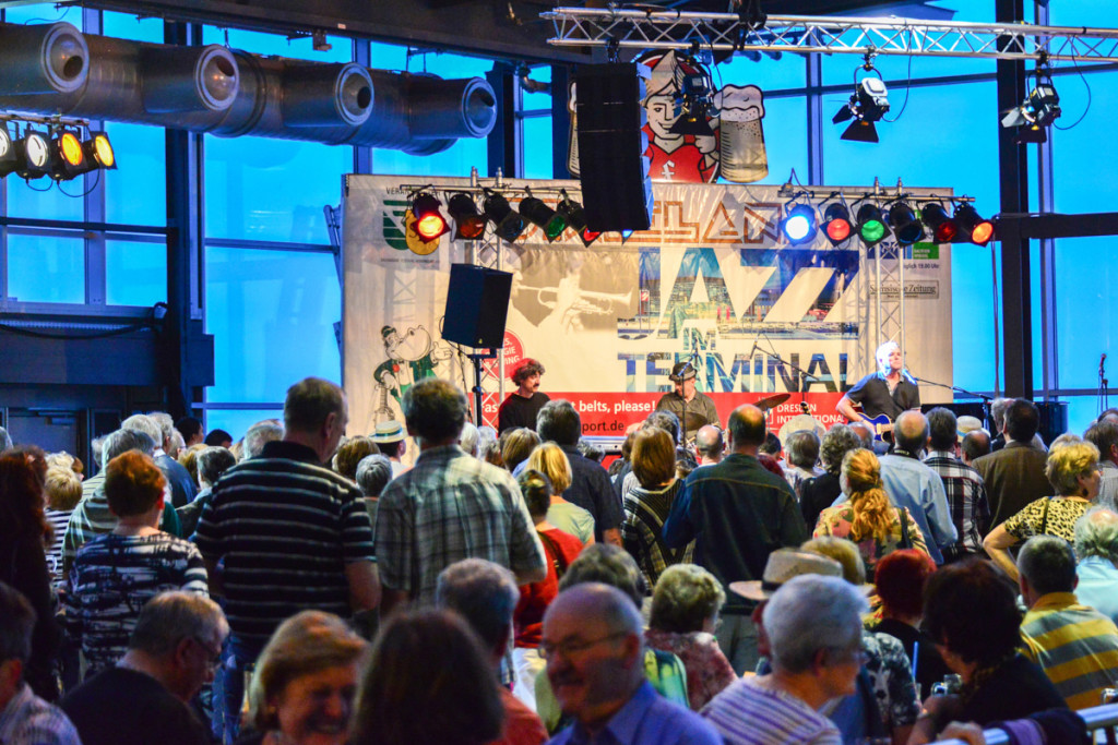 Die Veranstaltung im Dresdner Flughafen lockt viele Fans an. Foto © by Hendrik Meyer