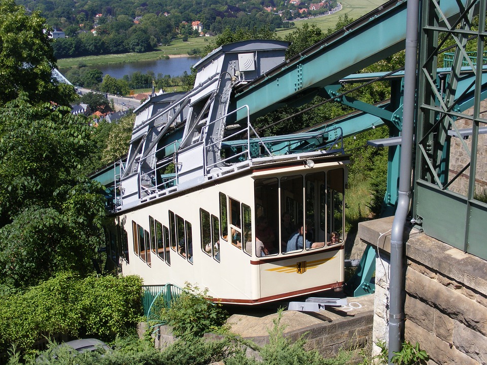 Die Dresdner Bergbahn in Betrieb.