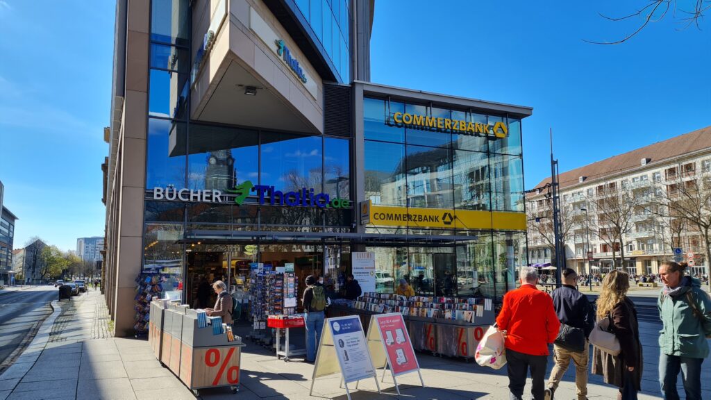 Außenaufnahme des Haus des Buches auf der Prager Straße Dresden