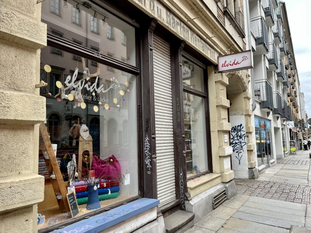 Stoffgeschäft Elvida in Dresden, Liebevoll selbstgemachte Bekleidung für Kinder, Accessoires und Spielzeuge