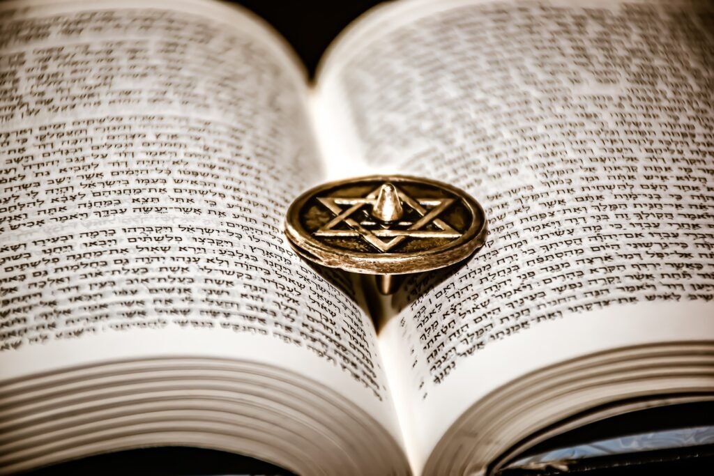 Davidstern auf jüdischem Buch pixabay