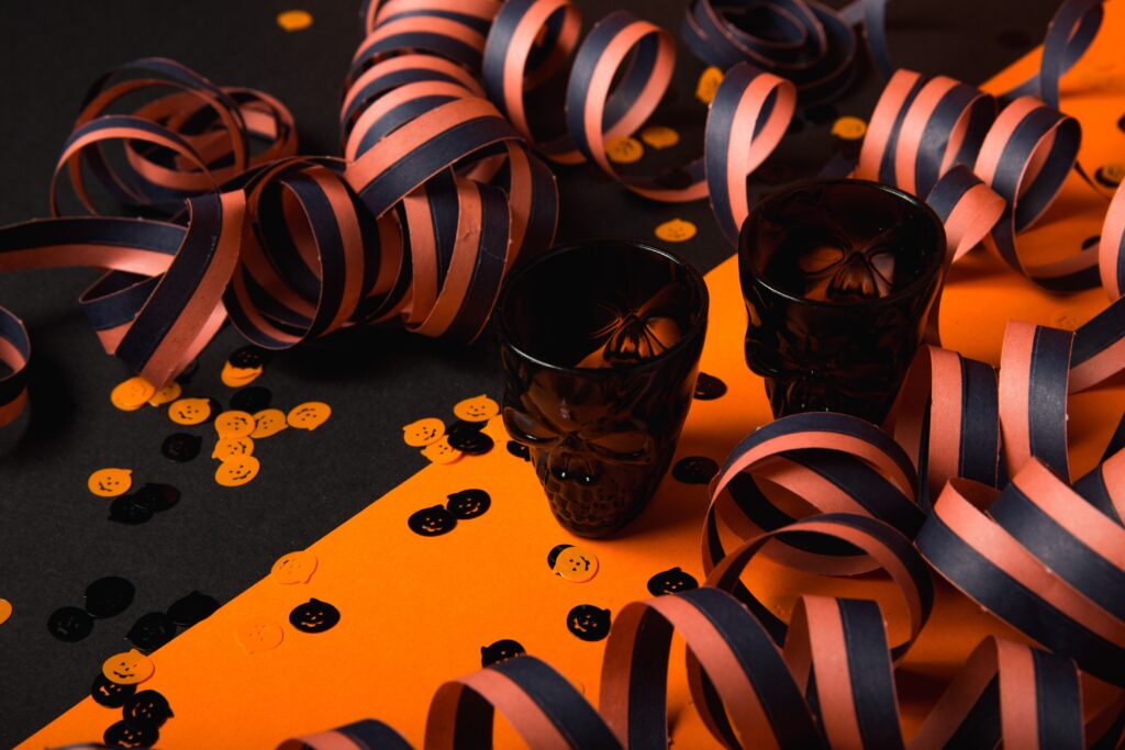Schwarz-orange Halloween-Deko