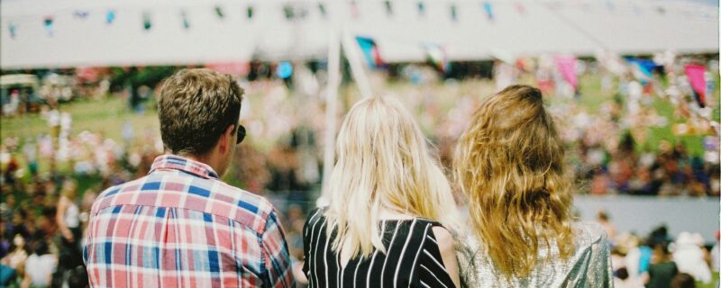 Freunde auf dem Festival
