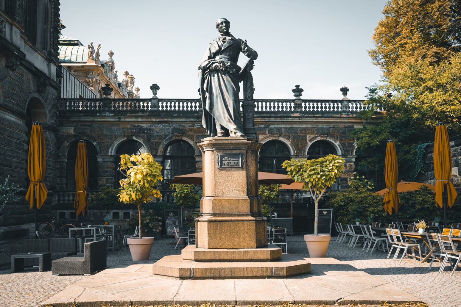 Carl-Maria-von-Weber-Denkmal am Dresdner Theaterplatz