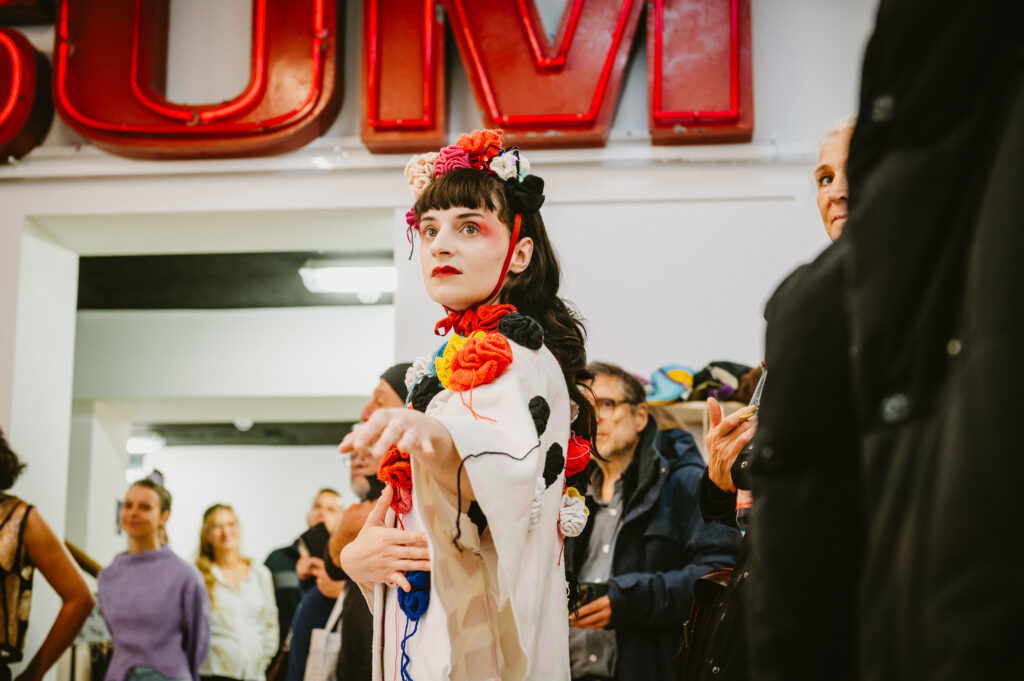 Modenschau/ Modeperformance beim Slow Fashion Festival 2024