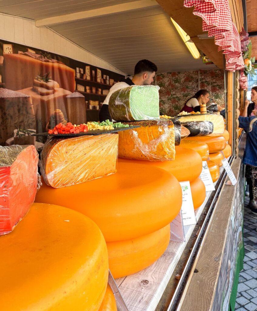 Käsestand auf dem Dresdner Herbstmarkt